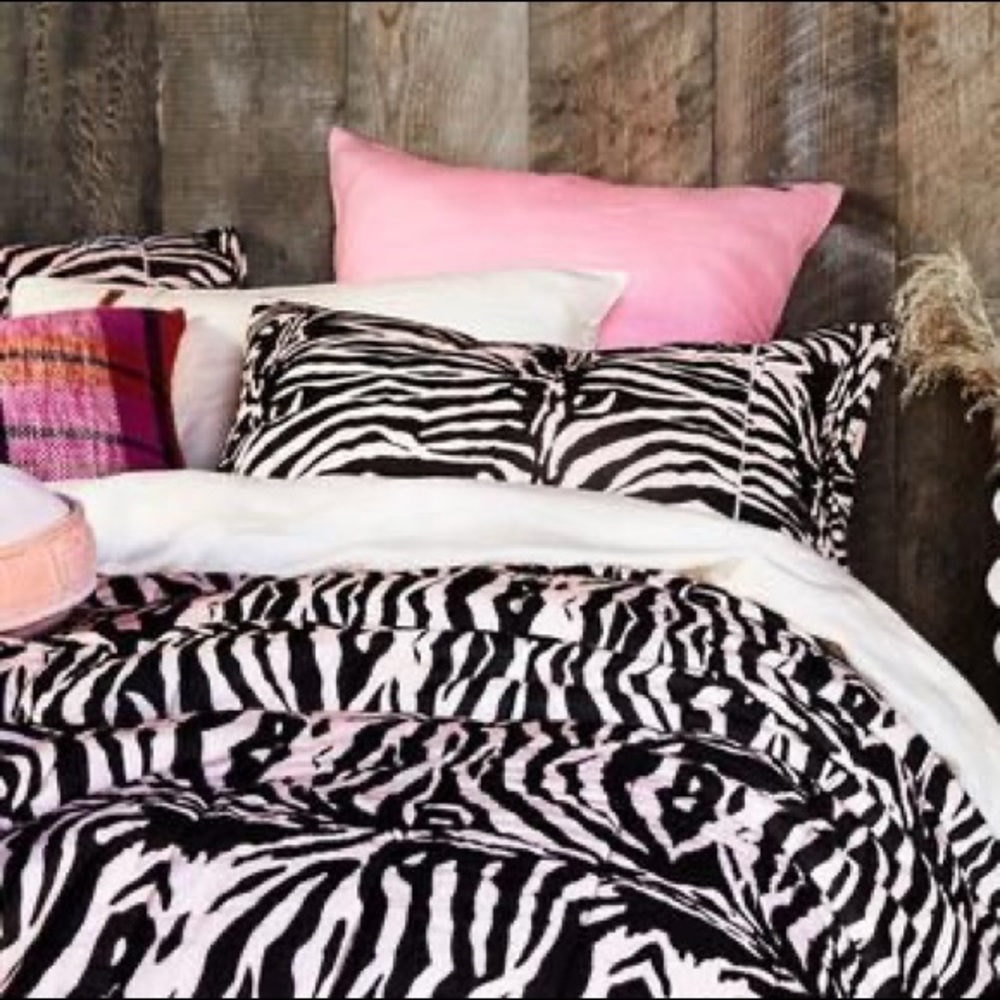 NIB/NWT Kip & Co pale pink quilted ZEBRA PILLOW CASES